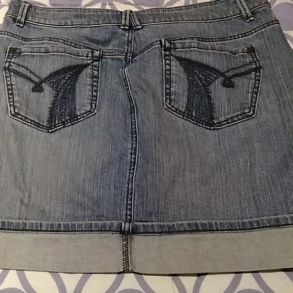 DKNY JEANS - Picture 3 of 6